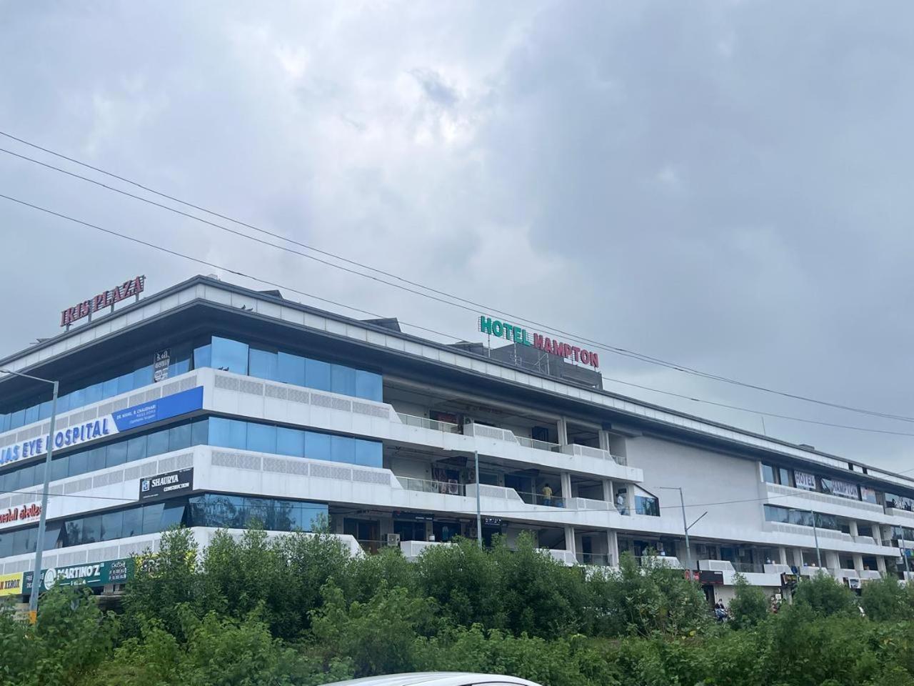 Hotel Hampton Vyara Exterior photo